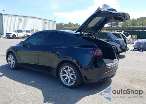 2023 Tesla Model Y Awd/Long Range Dual Motor All-Wheel Drive z USA, uszkodzony, nr VIN 7SAYGDEE5PA199763